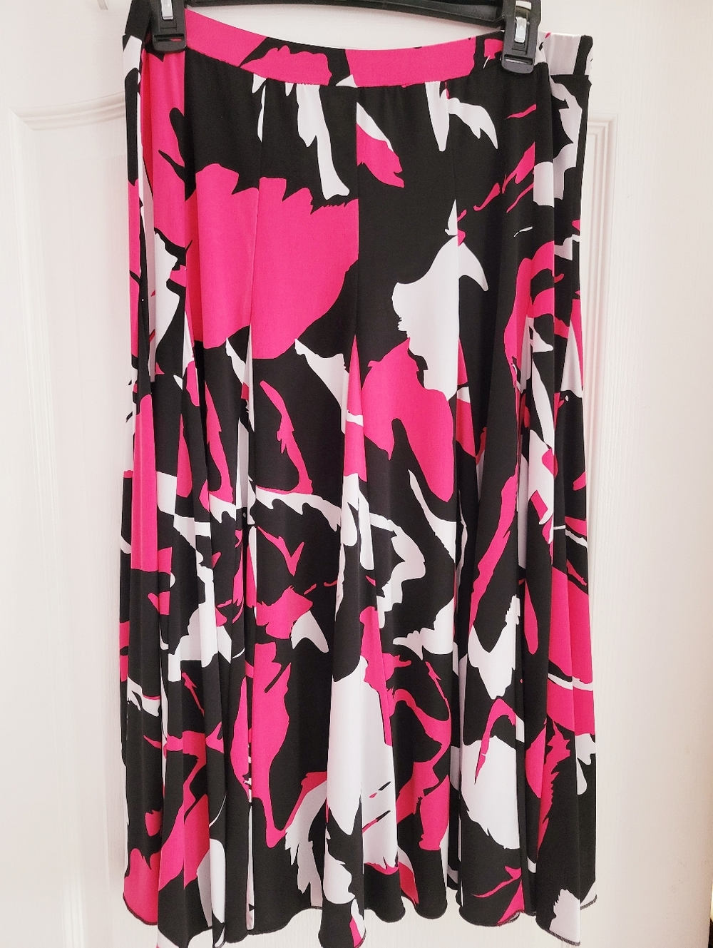 Bold Abstract Knit Skirt